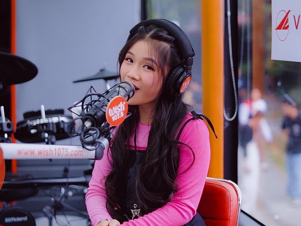 “Halo-Halo” live on the Wish 107.5 Bus